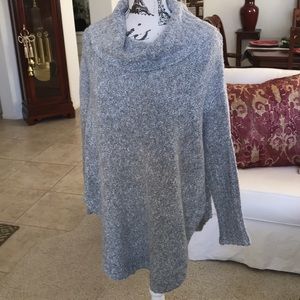 Gorgeous poncho like sweater by Grace NWT